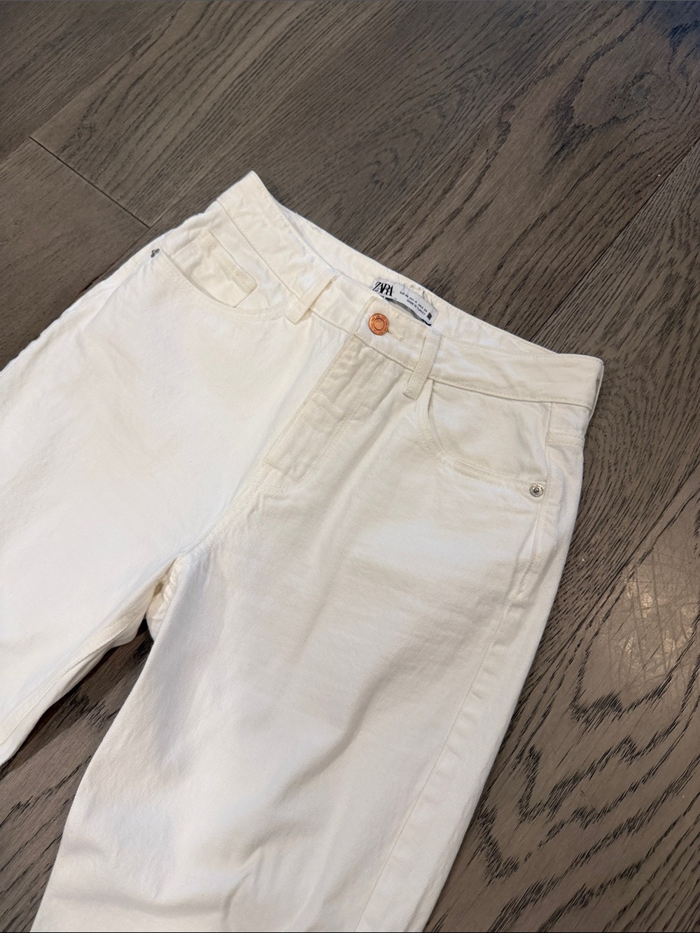 EUC Zara White Straight Leg High Waisted Jeans